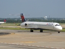 N909DL, Atlanta Hartsfield Intl Airport, Juli 2011