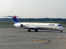 N912DE, Detroit Metro Intl Airport, Juli 2005