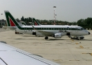 EI-DFL, Mailand Malpensa Airport, Oktober 2005